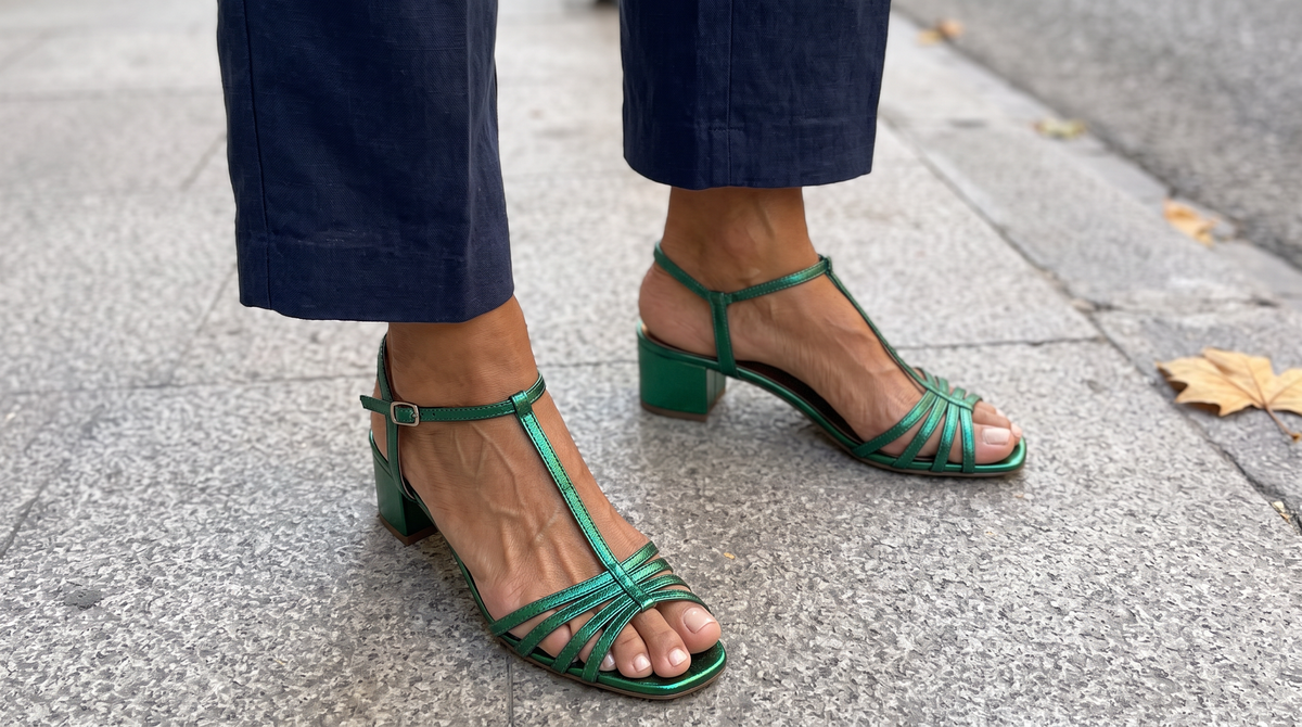 Sandalias Alegra en Dorado: Elegancia Ligera para Cada Día