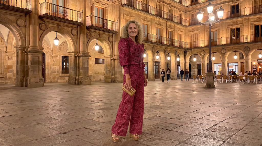 Conjunto Zulma: Estampado Floral con Chaqueta y Pantalón